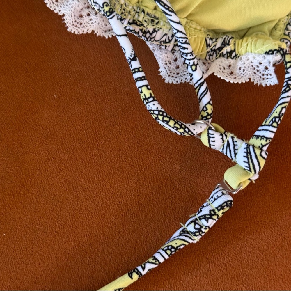 F21 Paisley Triangle Bikini Top with Lace Trim + Smocked Detail | S | NWOT - Picture 6 of 6